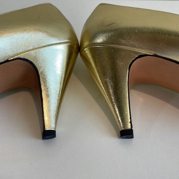 SALVATORE FERRAGAMO GOLD PUMPS VINTAGE - Picture 8 of 15